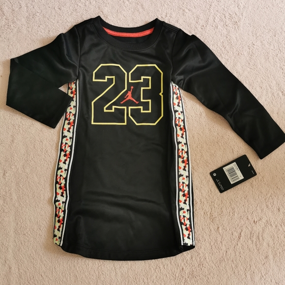 2/60 Jordan little girl sweater dress 4t - Picture 4 of 11